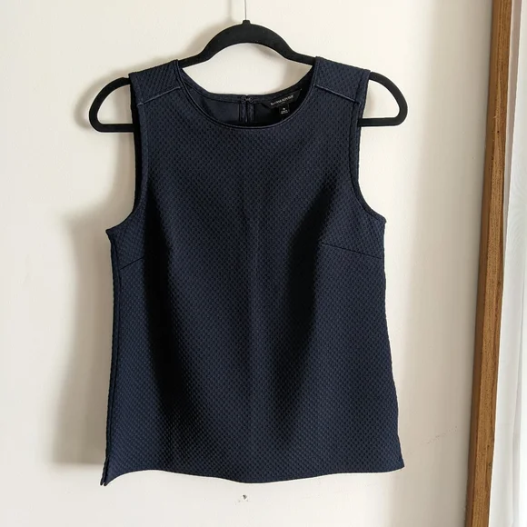 NWT Banana Republic Navy Blue Sleeveless Suit Blouse Textured Closure Size Small - Picture 7 of 9